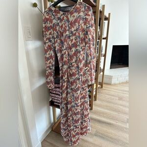 Doen dress size medium. Comes with slip